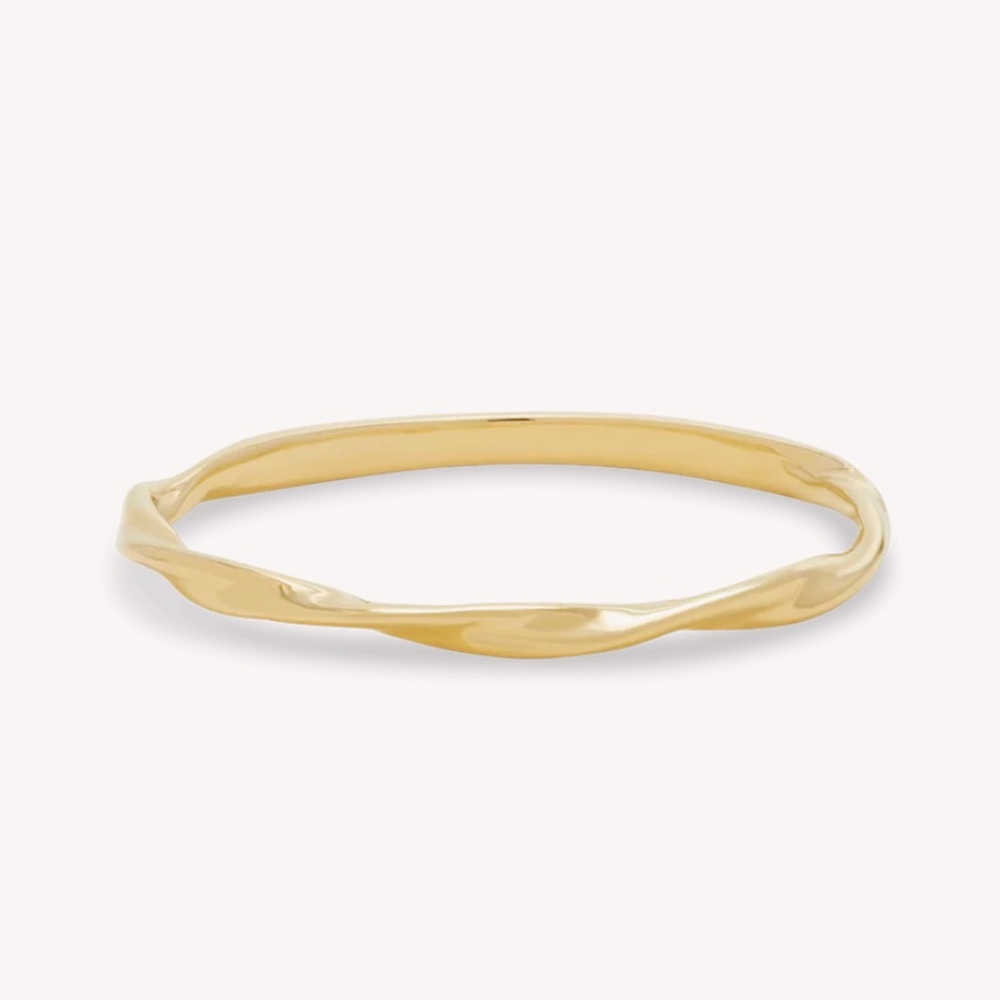 Stone and strand wavy band gold size 7